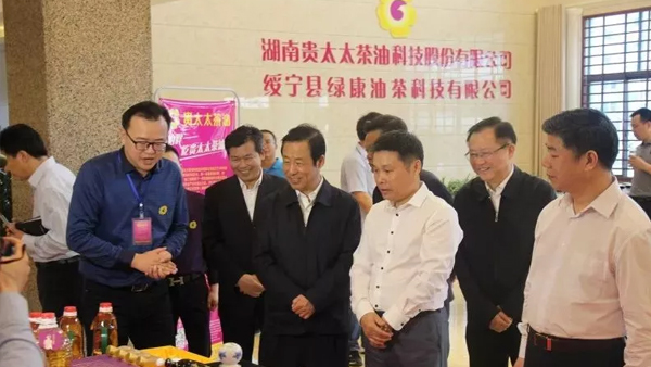 湖南省委副書記、省長許達哲視察貴太太，鼓勵貴太太打造一流茶油品牌，助力產業扶貧